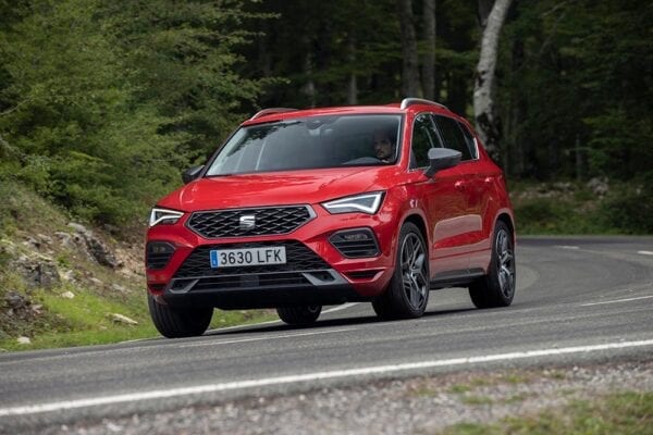 SEAT Ateca 2020 FR frontal en movimiento