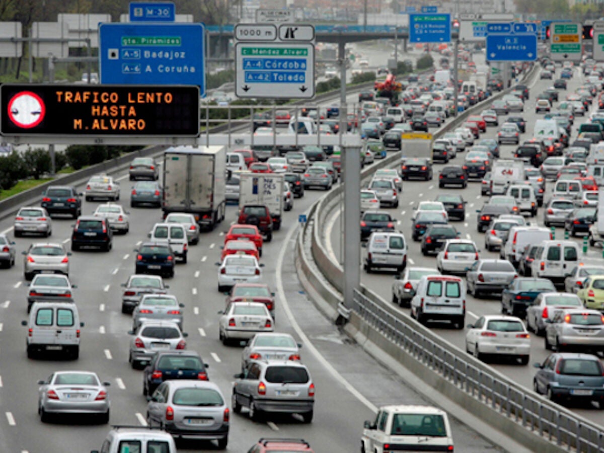 El coche sigue sigue siendo la opción favorita de los españoles para ir a trabajar El coche sigue sigue siendo la opción favorita de los españoles para ir a trabajar