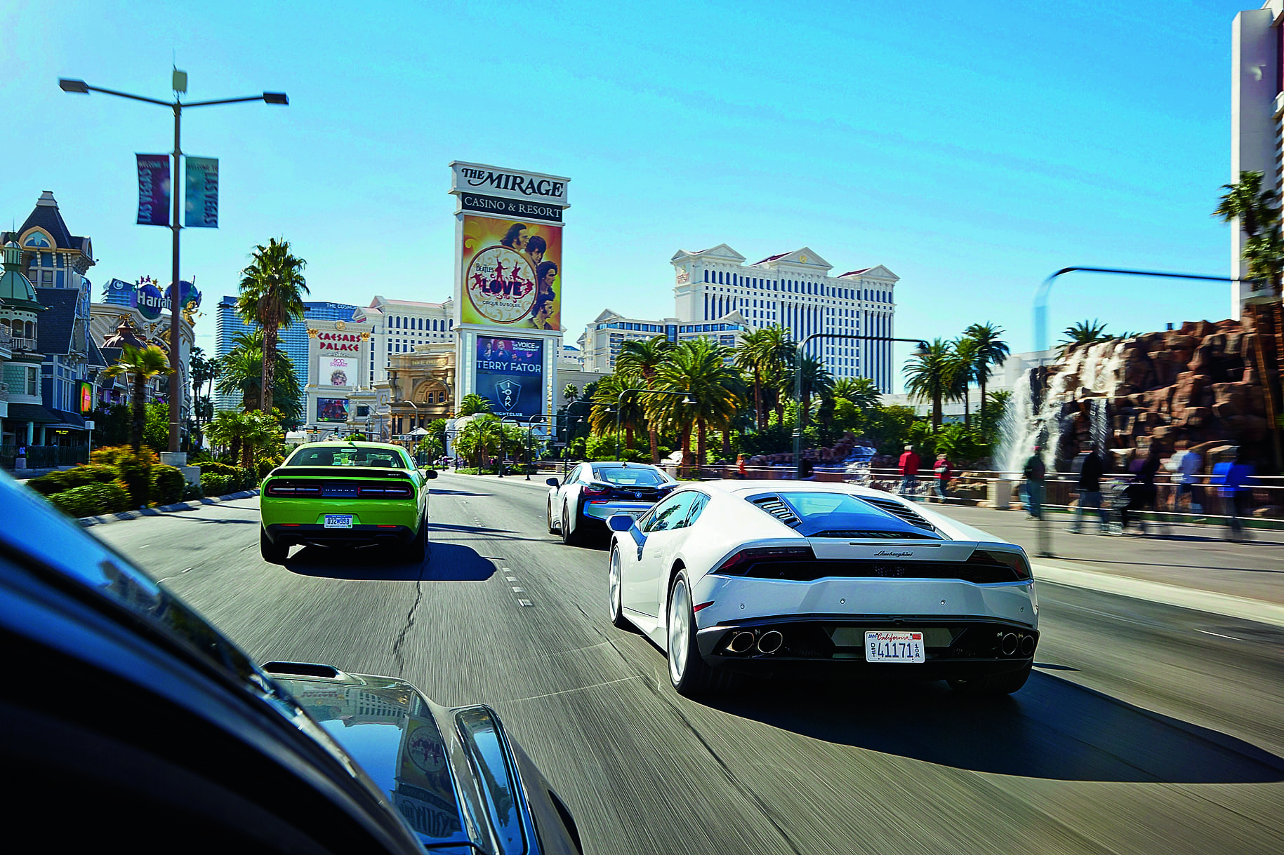 BMW i8 y Lamborghini Huracán contra SRT Hellcat y Mustang GT, etapa 3, de Las Vegas a Los Ángeles