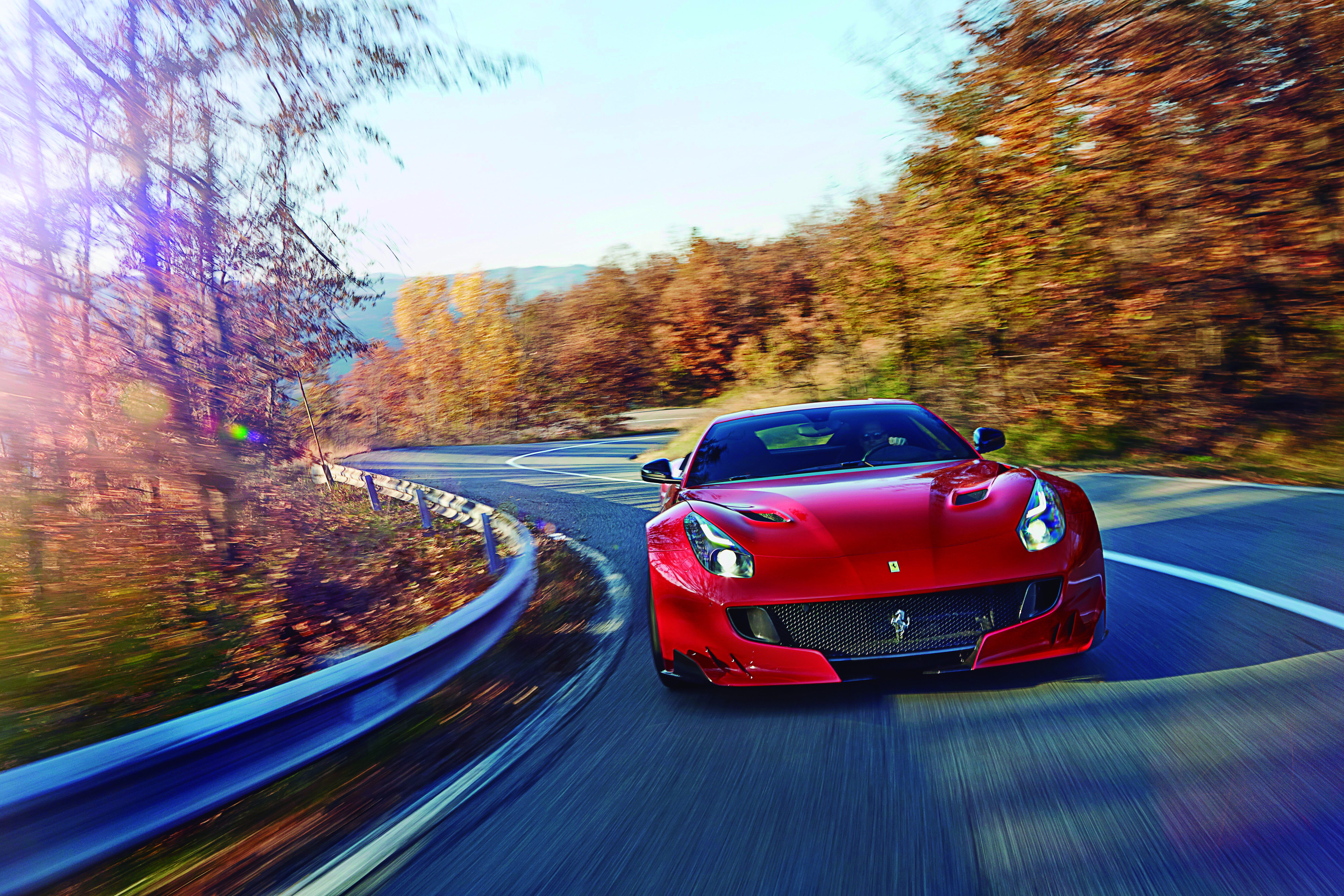 Ferrari F12 TDF: hecho en Italia, inspirado en Francia