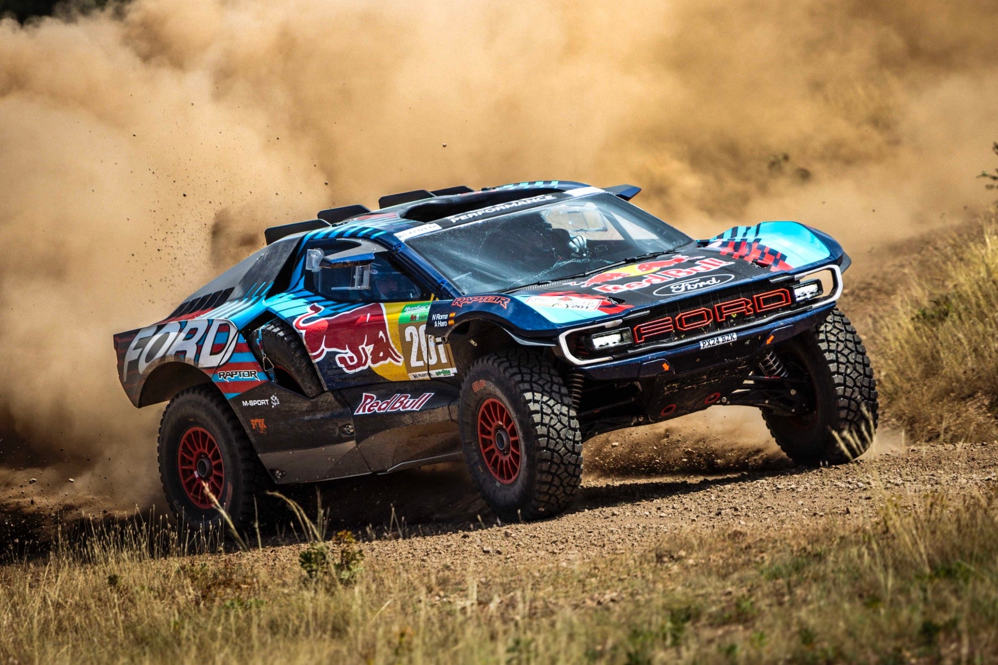 Nani Roma y Álex Haro estrenaron con éxito el Ford Raptor del Dakar