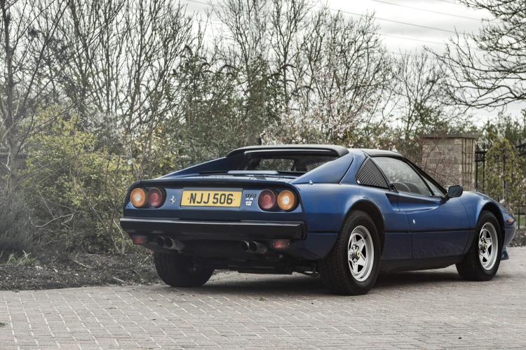 Sale a subasta un Ferrari 308 con motor V12