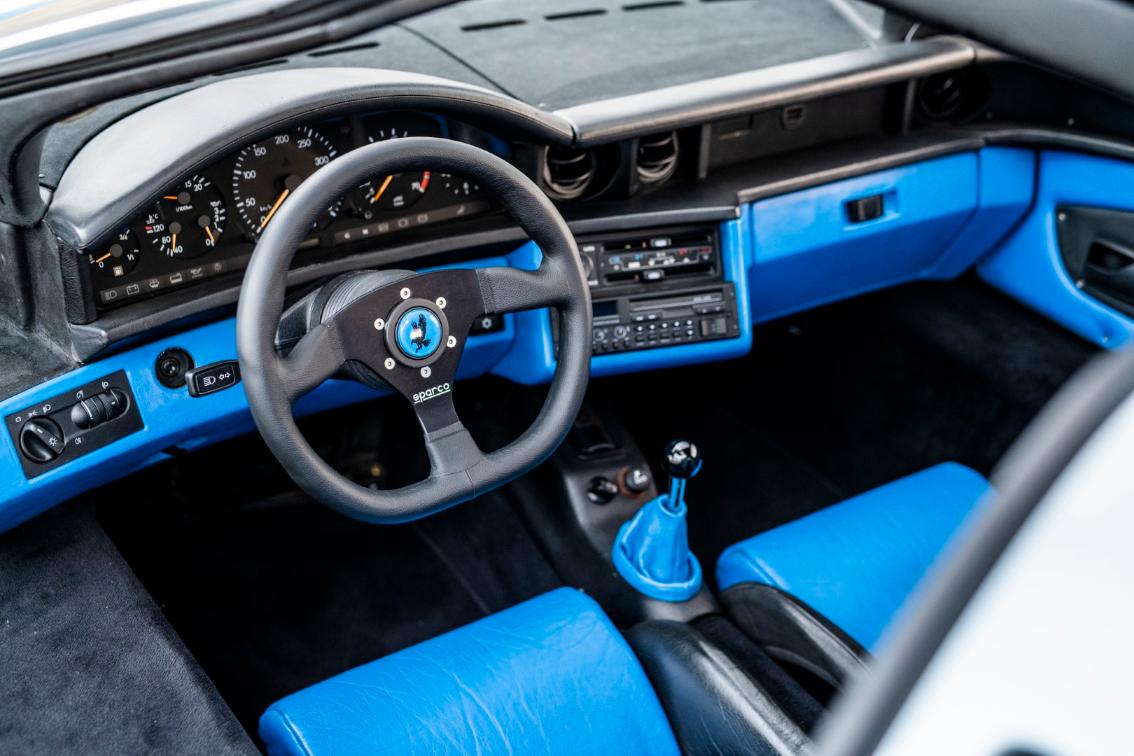 Isdera Commendatore 112i: 