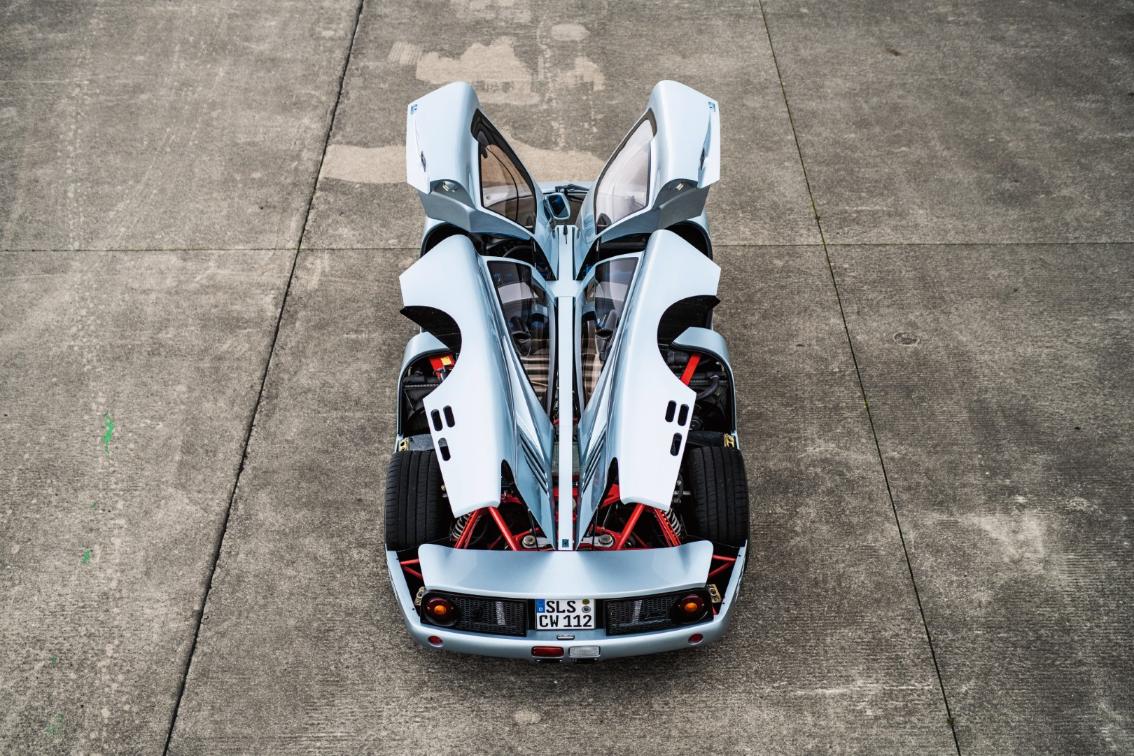 Isdera Commendatore 112i: 