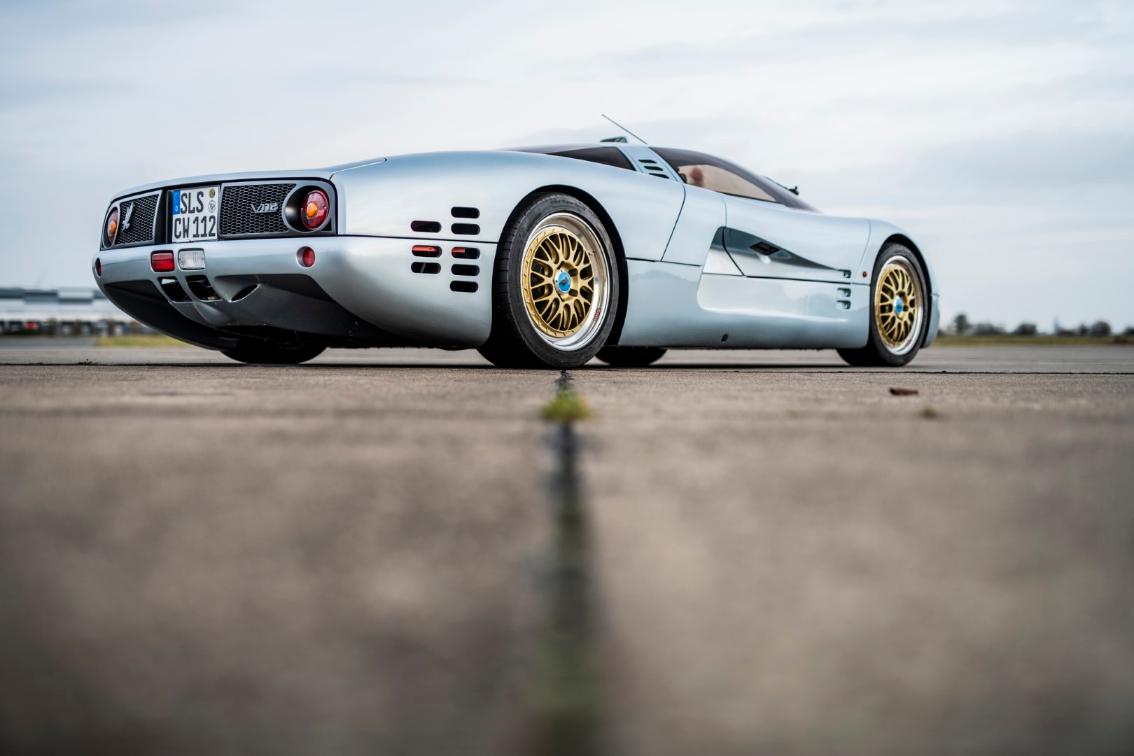 Isdera Commendatore 112i: 