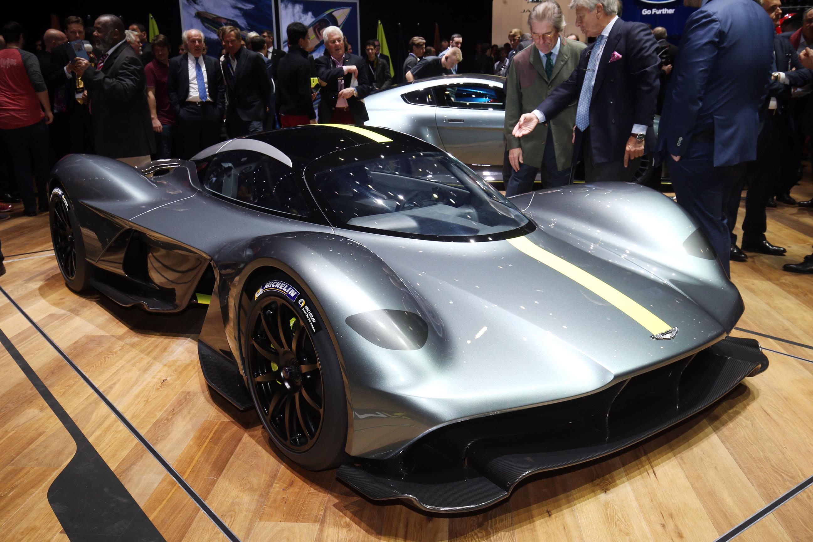 El Aston Martin Valkyrie hace su debut junto a otros dos modelos AMR