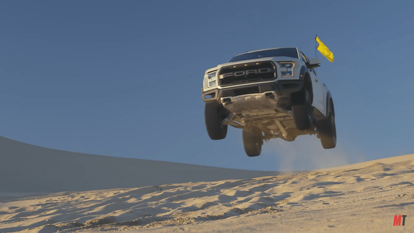 El vídeo made in América del día: Ken Block jugando por las dunas con un Ford F-150 Raptor