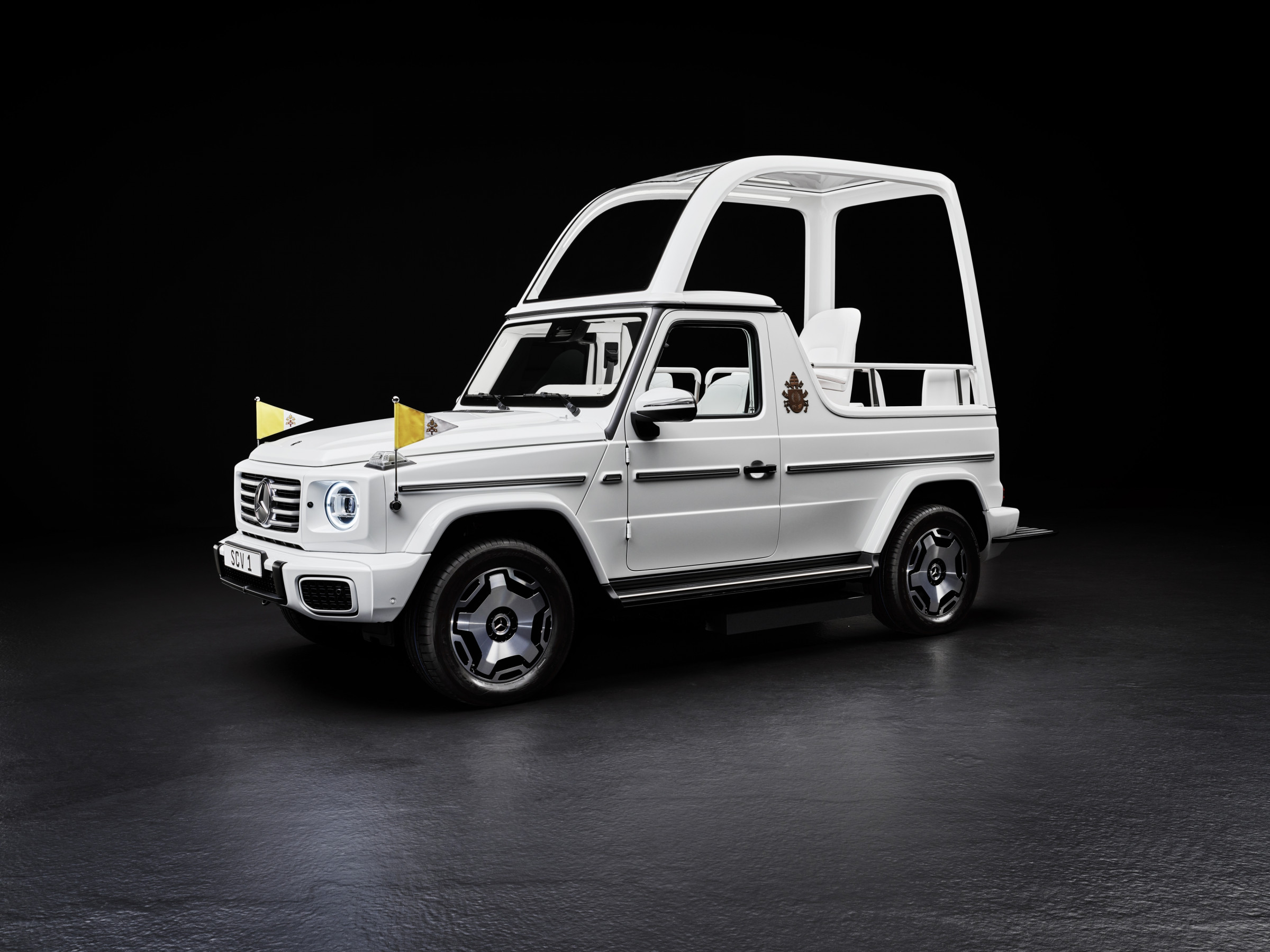 Mercedes Clase G eléctrico: Un Papamóvil que une innovación, tradición y fe