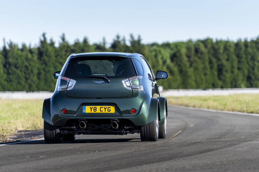 Aston Martin V8 Cygnet: un cohete compacto tierra-tierra de 430 CV