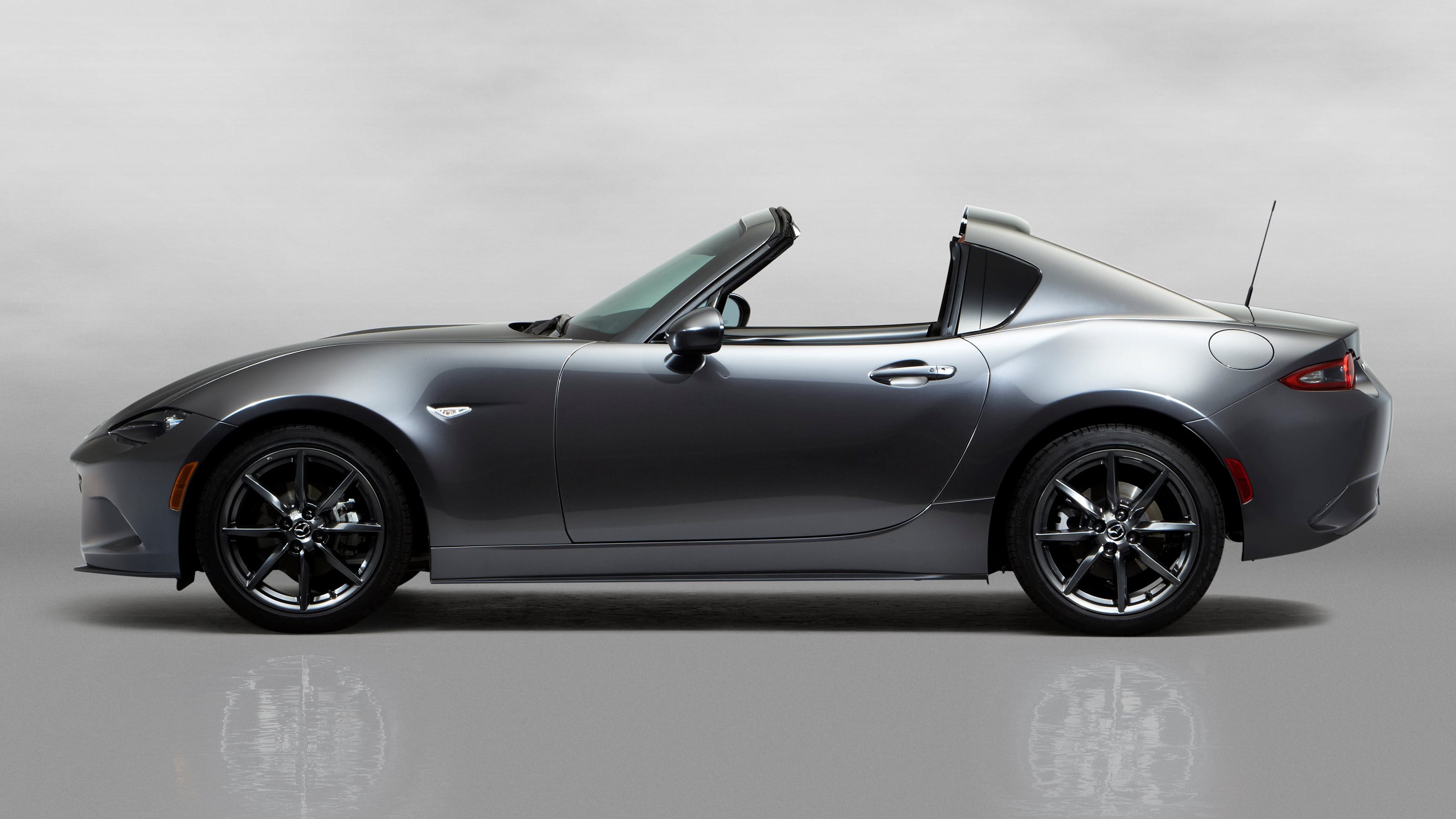 3Mazda_MX-5RF_showmodel_Side_open_white (1)