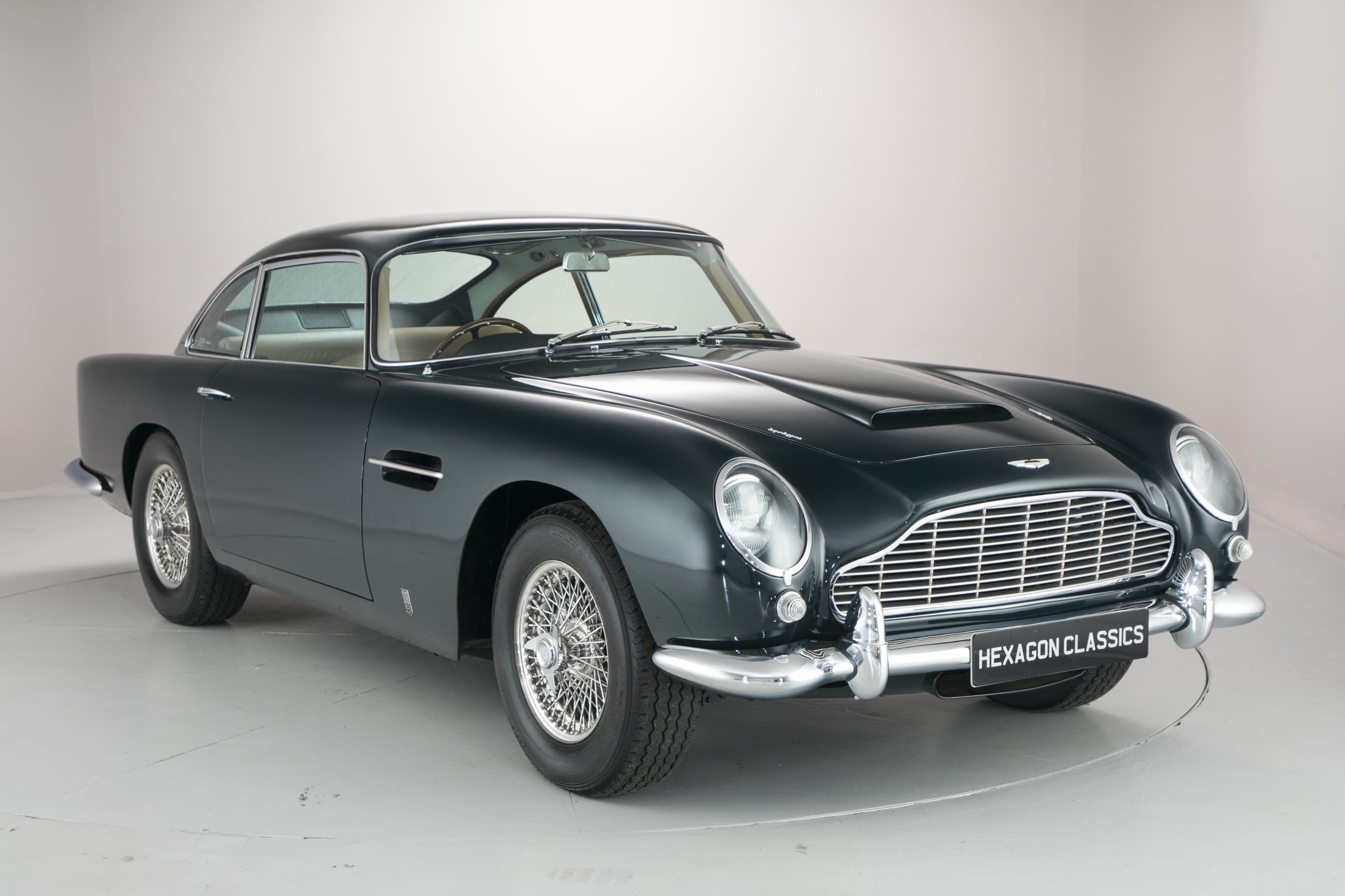 Un Aston Martin DB5 propiedad del príncipe Sadruddin Aga Khan, totalmente restaurado sale a la venta