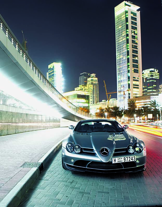 SLR Mclaren 722 vs Koenigsegg CCX, tormenta del desierto