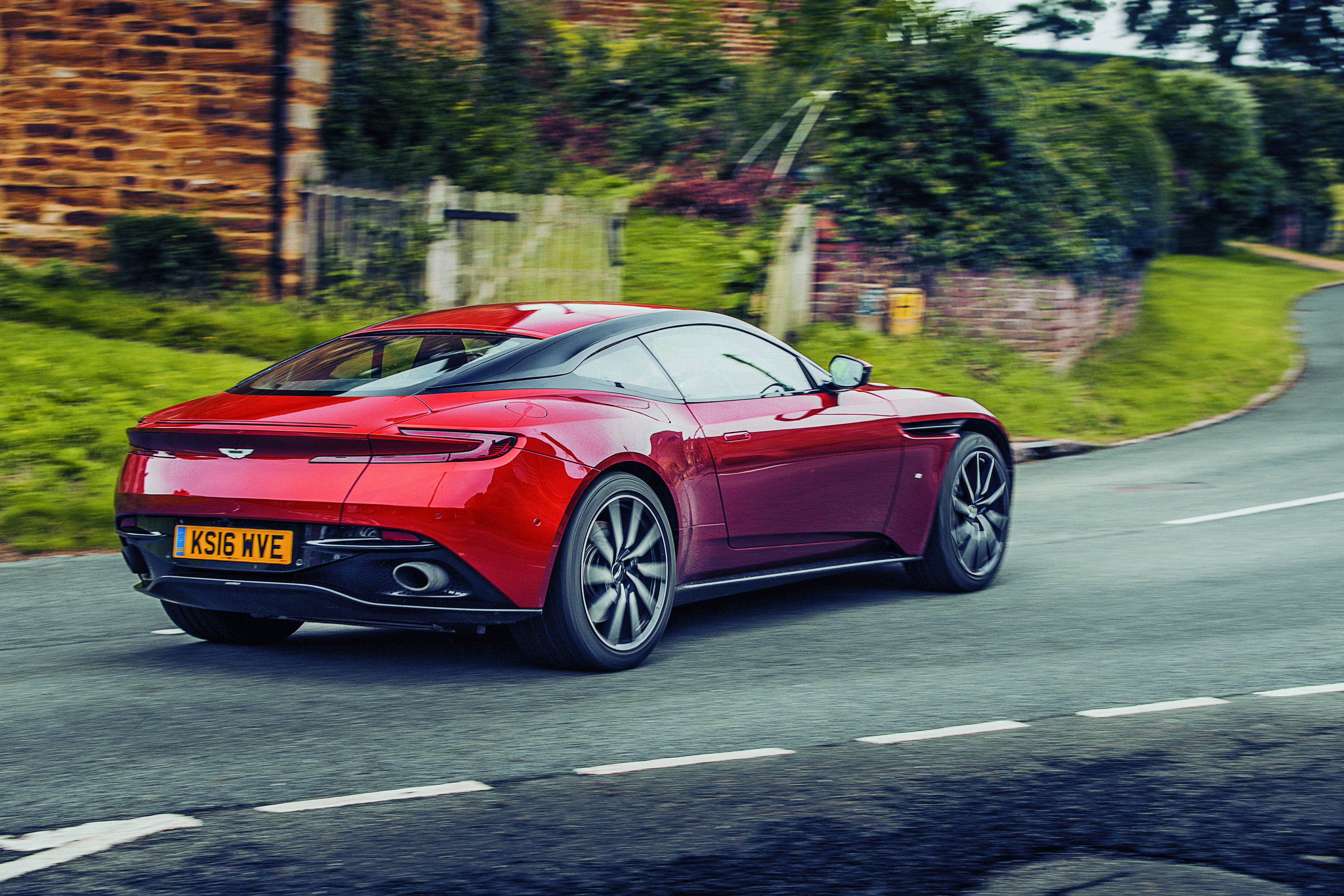 Ajuste de cuentas: 911 Turbo S vs S AMG 63 Coupé vs DB11