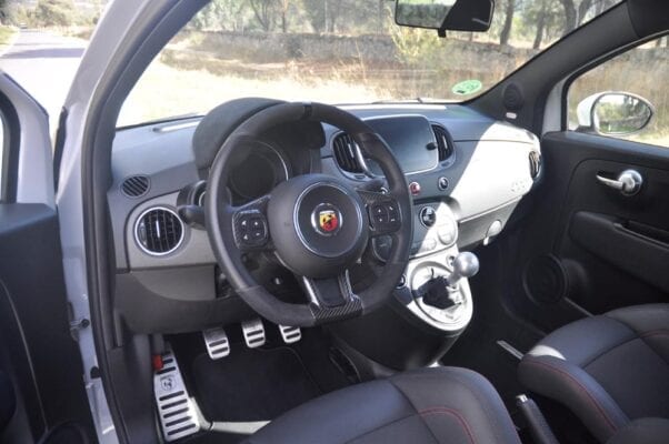 Abarth 595 Esseesse interior