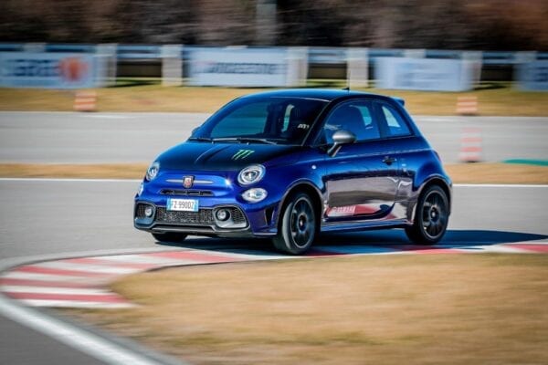 Abarth 595 Monster Energy Yamaha en circuito