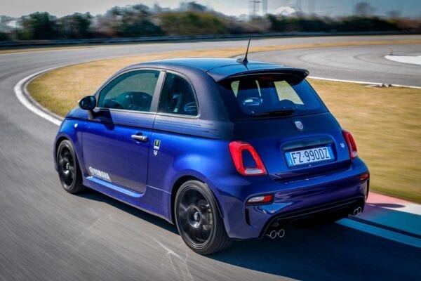 Abarth 595 Monster Energy Yamaha trasera dinámica