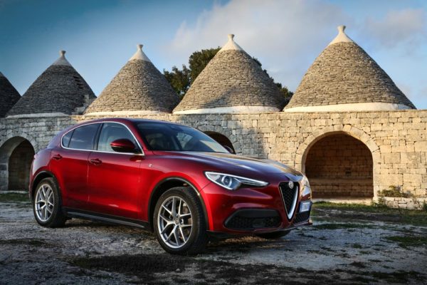 Alfa Romeo Stelvio 2020 tres cuartos trasera