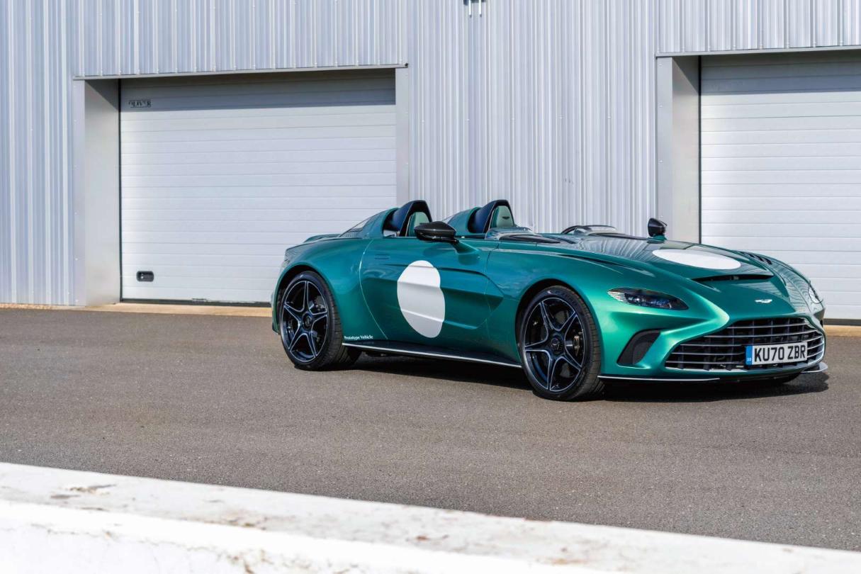 Aston Martin V12 Speedster: probamos la barchetta más exclusiva de Aston