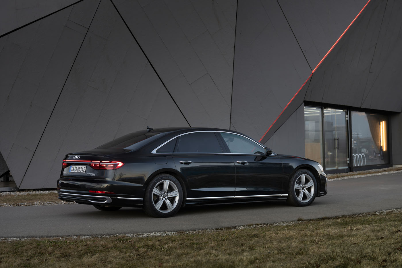 Prueba Audi A8 y S8 2022 ¿quién quiere trenes?