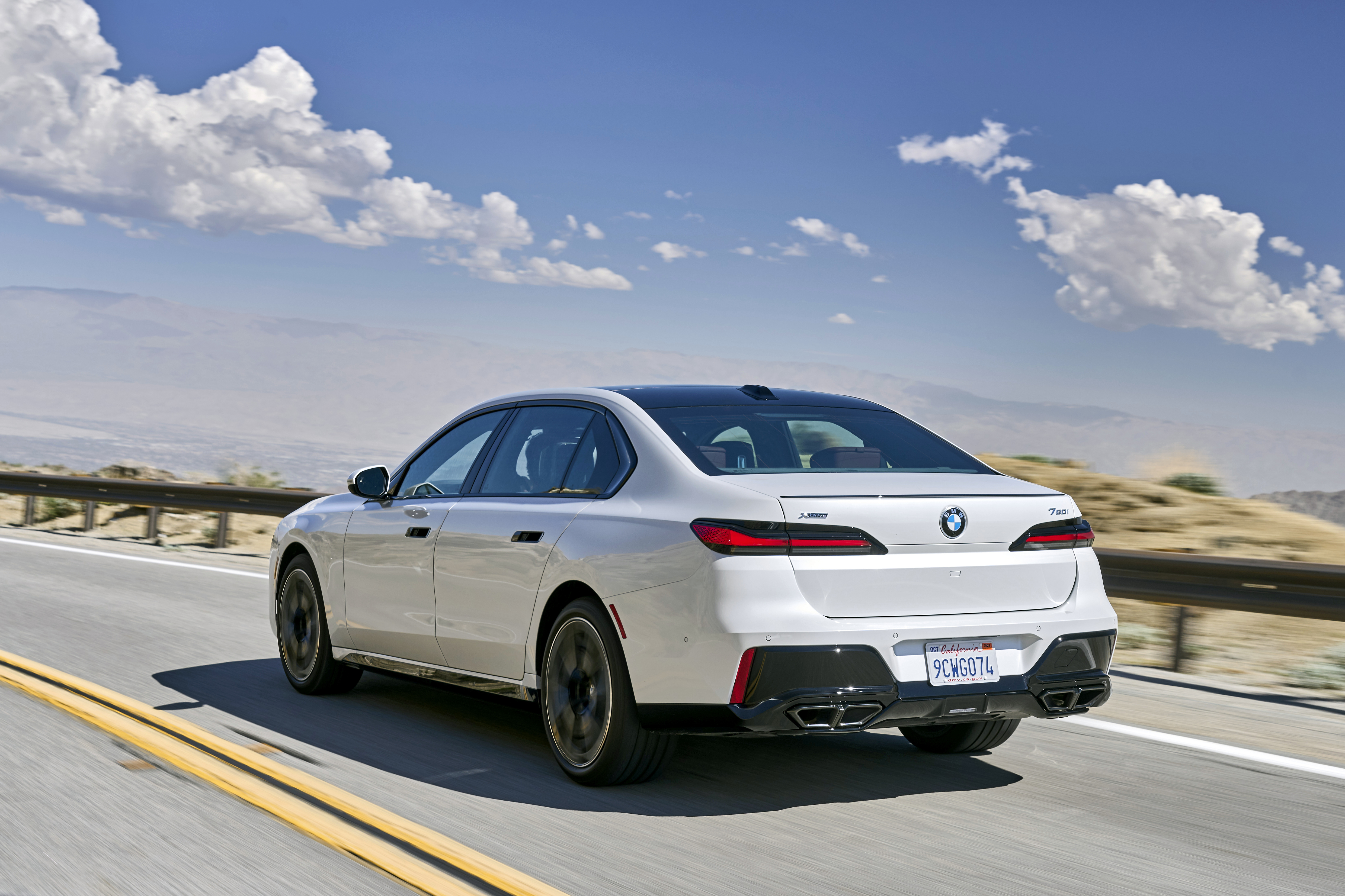 Nuevo BMW Serie 7: Probamos la berlina más exclusiva del mercado por las carreteras del desierto de Mojave, en California