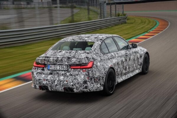 prototipo del BMW M3 2021 vista trasera circuito