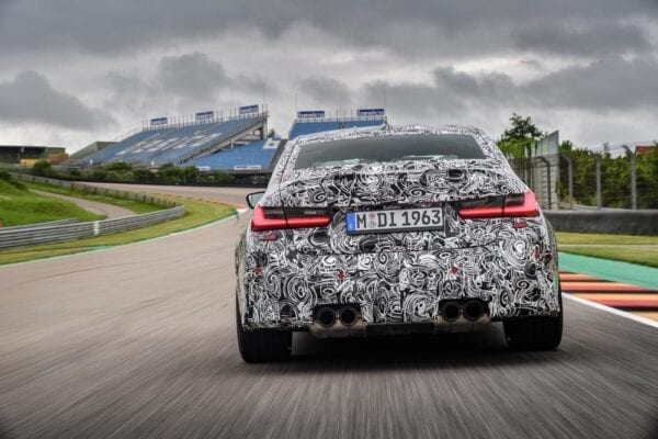 prototipo del BMW M3 2021 trasera en movimiento