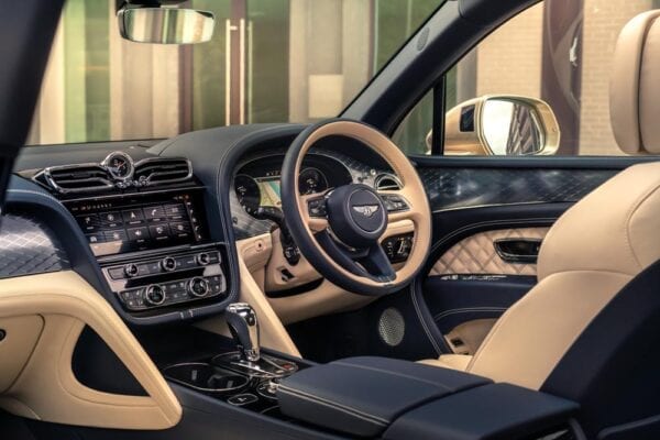 Bentley Bentayga Hybrid 2021 interior