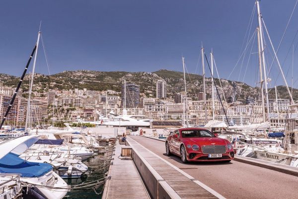 Bentley Continental GT en el puerto de Monaco