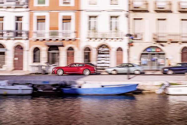 Bentley Continental GT En el puerto