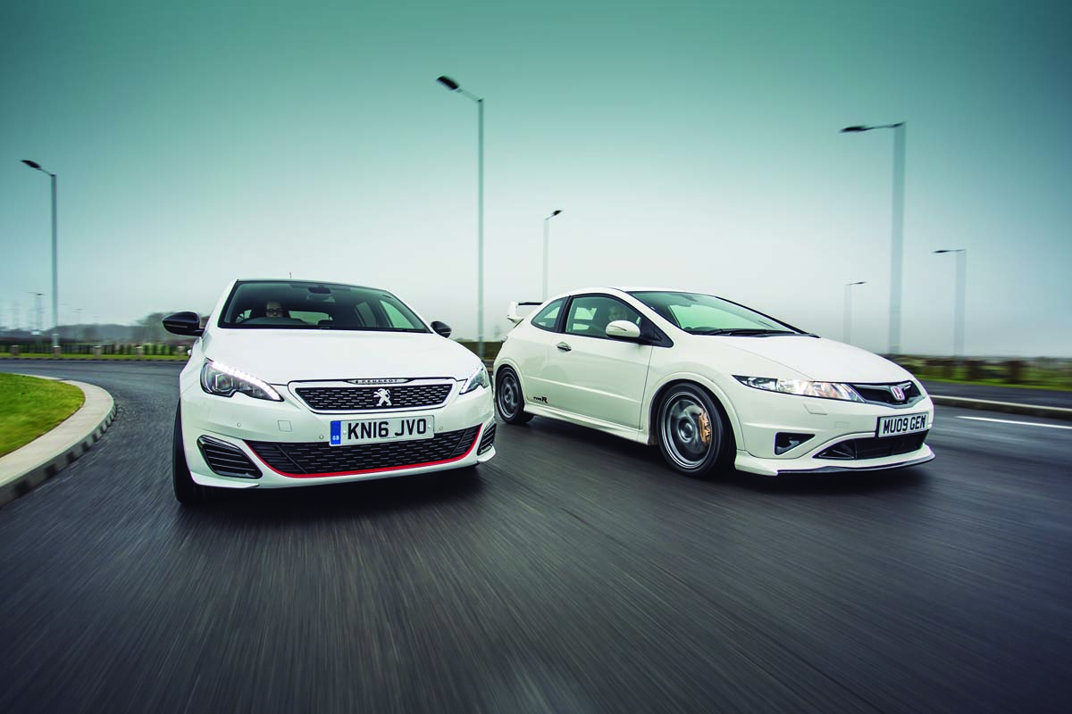 ¿Con cuál te quedas? Peugeot 308 GTi 270 2016 vs Honda Civic Type R 2007