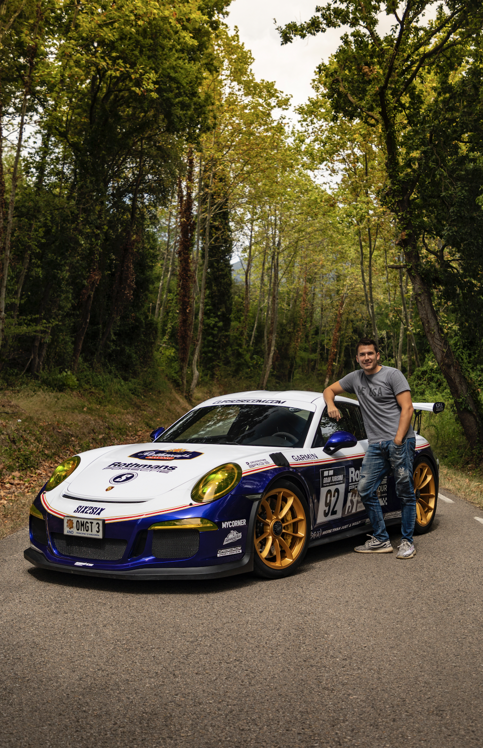 Kike GTR junto a un Porsche 991 GT3 RS