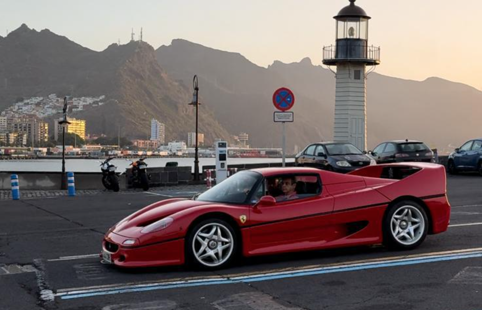 Viaje entre islas: la historia de cómo un F50 llegó a AutoBello Canarias