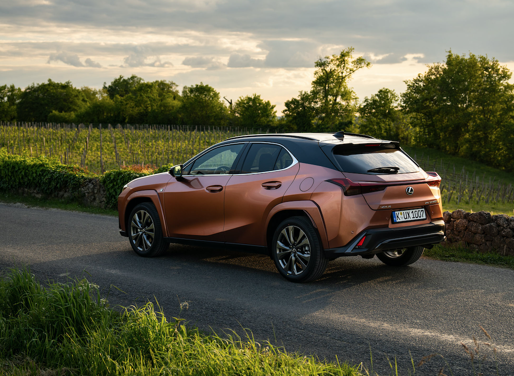 Lexus UX 300h: más potente y eficiente que nunca, y al mismo precio