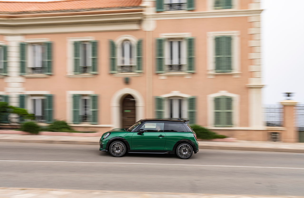 El nuevo Mini Cooper John Cooper Works combina diseño deportivo y confort