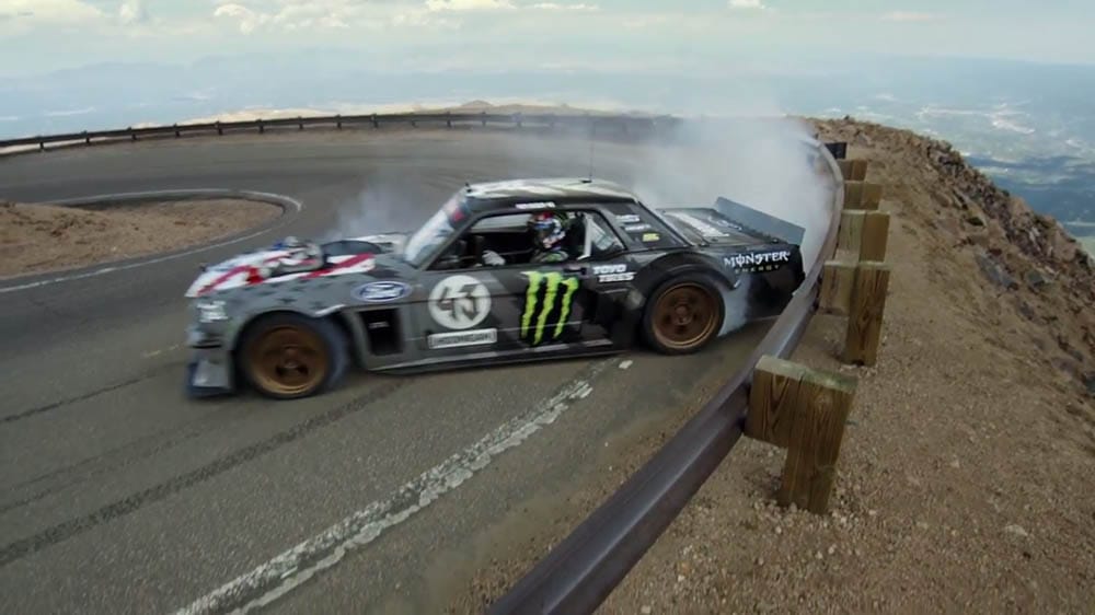 En vídeo: Ken Block desafía a la muerte y a las alturas en su Climbkhana en Pikes Peak