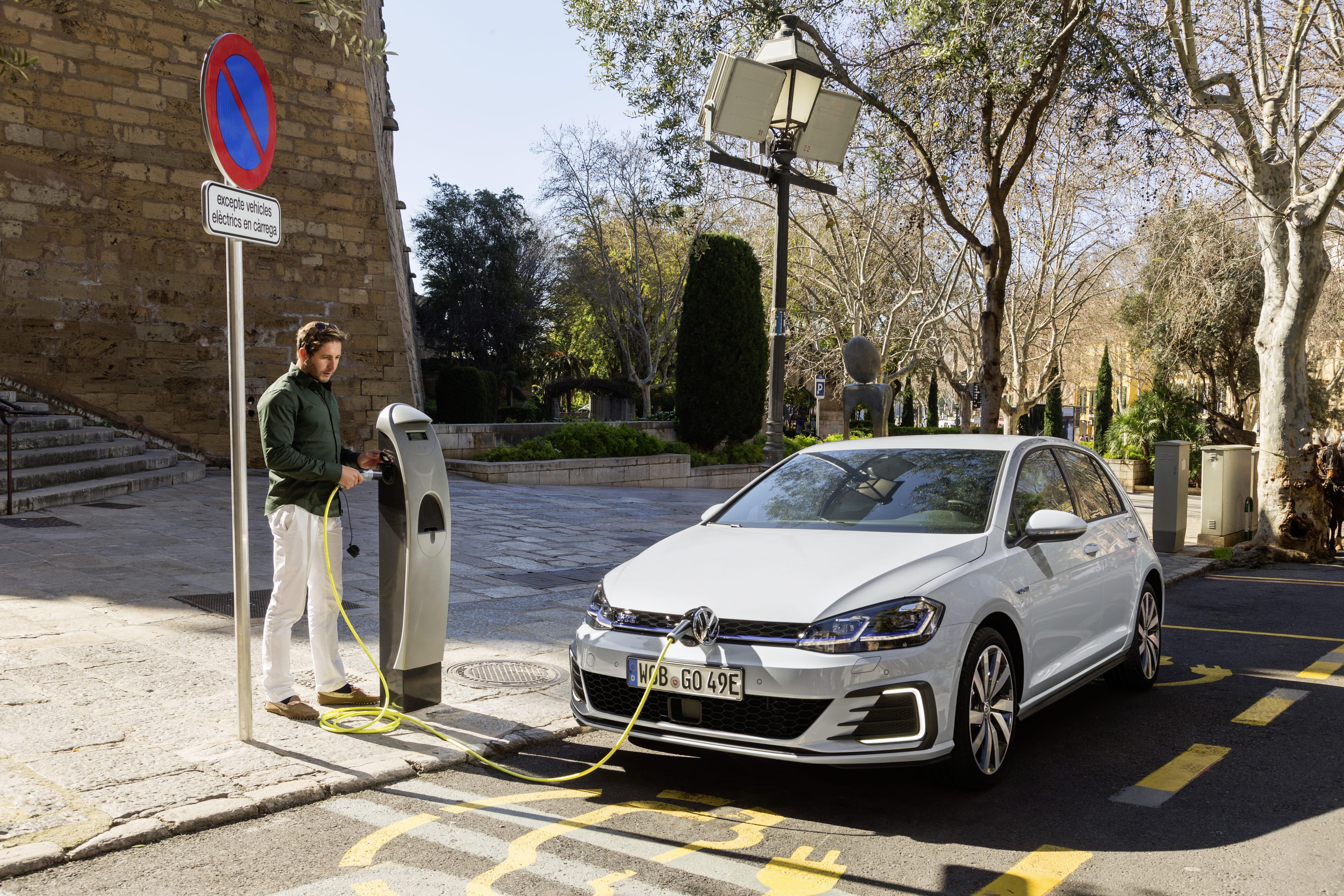 Prueba Volkswagen Golf GTE y e-Golf: ¿híbrido o eléctrico puro?