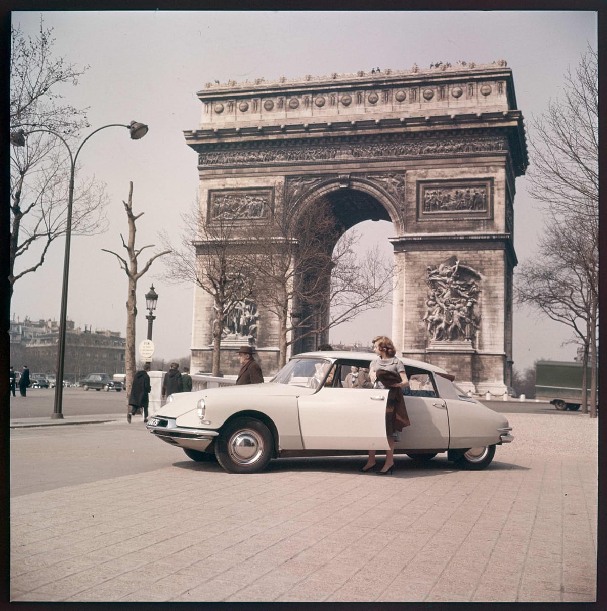 Descubre los rincones de París conduciendo un DS clásico