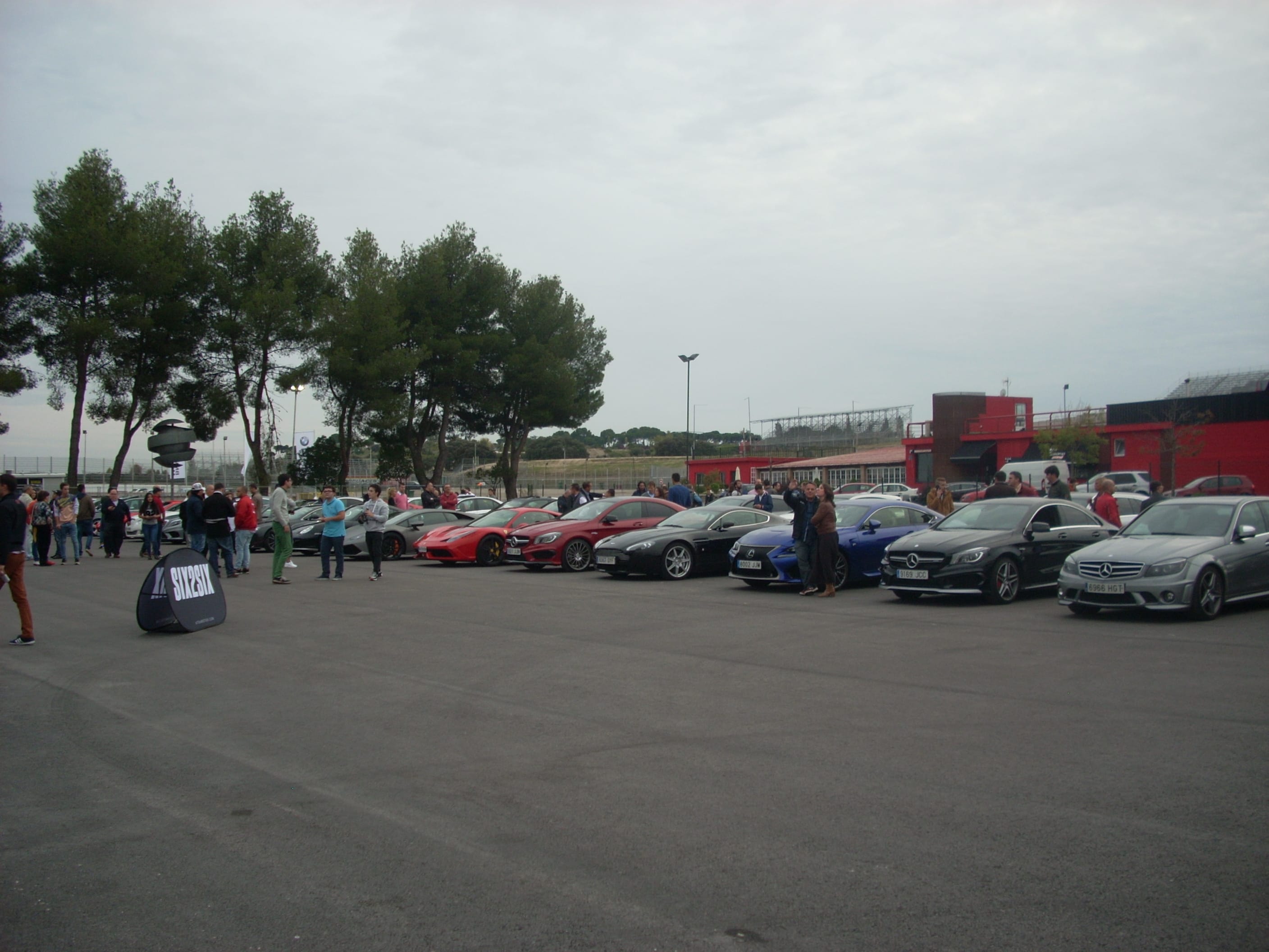 Así fue un día con la gente de 6to6 Meeting Madrid y los amantes de los deportivos que acudieron a la cita, que en esta ocasión finalizó en el Jarama. 