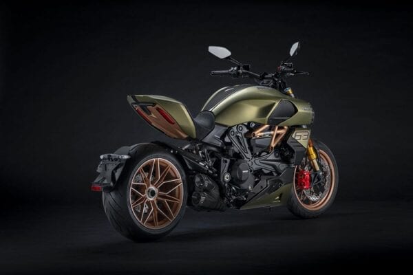 Ducati Diavel 1260 Lamborghini trasera