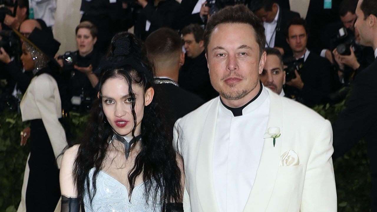 Elon Musk y Grimes, en la gala del Museo Metropolitano de Nueva York