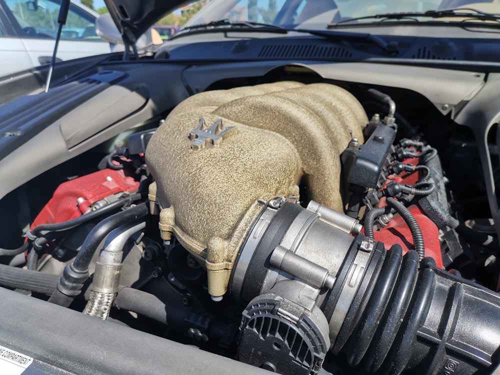 Escapada Maserati Coupe motor