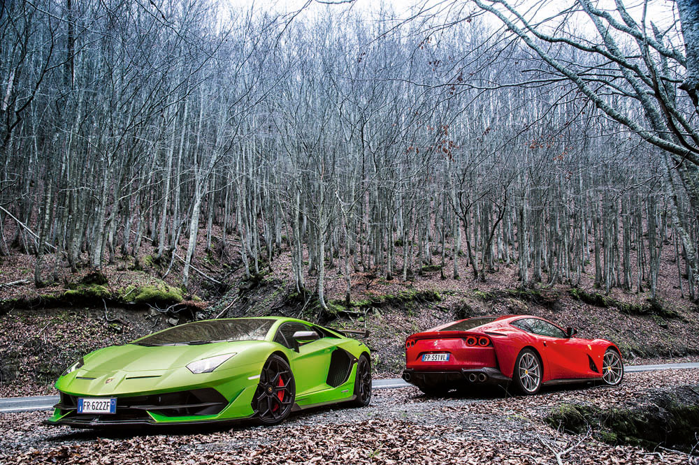 Ferrari 812 Superfast y Lamborghini Aventador SVJ, El mundo perdido