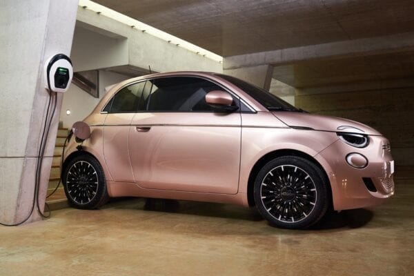 Fiat 500 3+1, el urbanita eléctrico suma accesibilidad con puerta extra