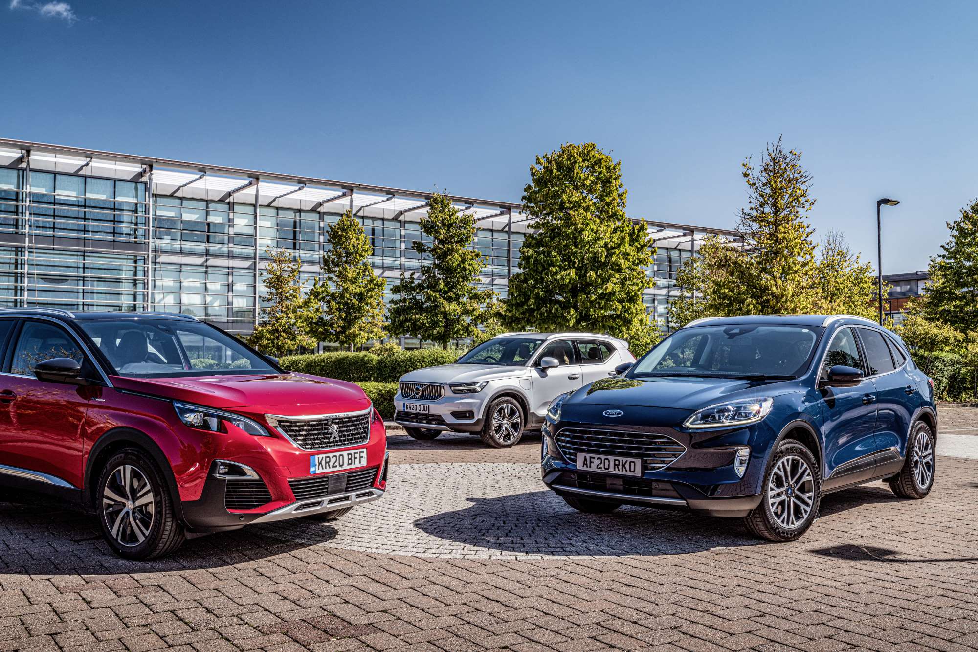 Ford Kuga 2020 VS 3008 y XC40: un pequeño paso enchufable