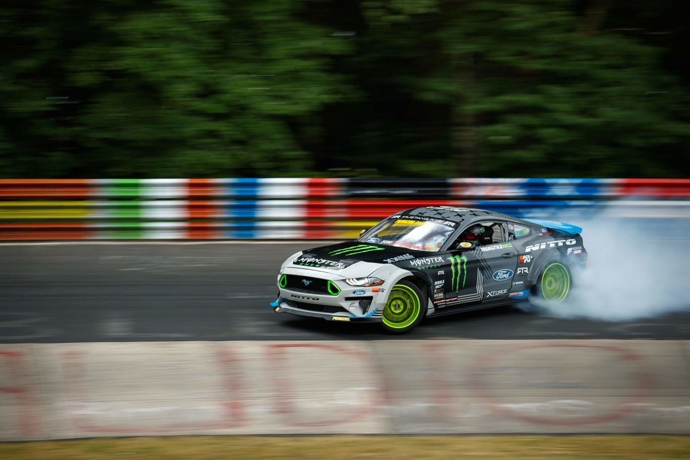 En vídeo, el rey del Drift desata su Mustang de 900 CV en el Ring