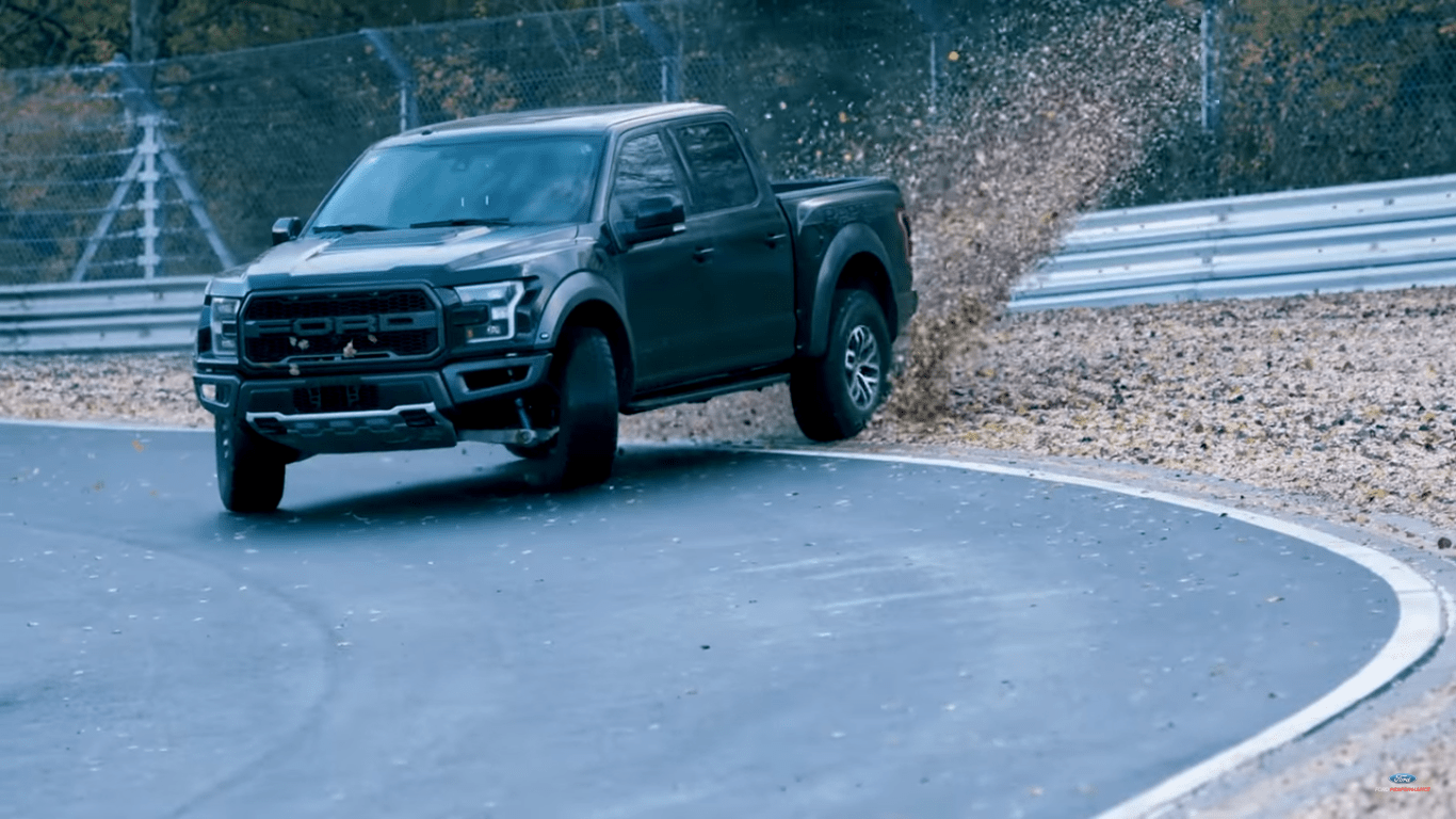 En vídeo, Así se derrapa con un Ford Raptor en Nürburgring