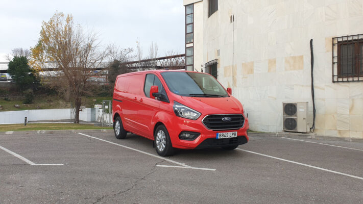 Prueba Ford Transit Custom híbrida enchufable