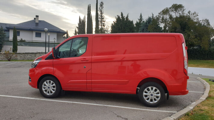 Prueba Ford Transit Custom híbrida enchufable