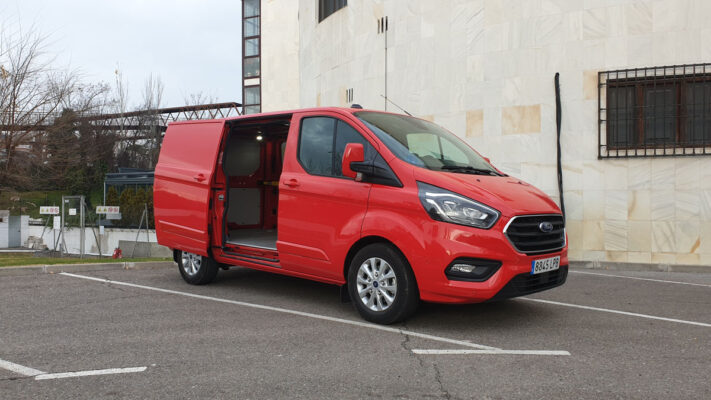 Prueba Ford Transit Custom híbrida enchufable