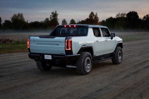 GMC Hummer EV tres cuartos trasero